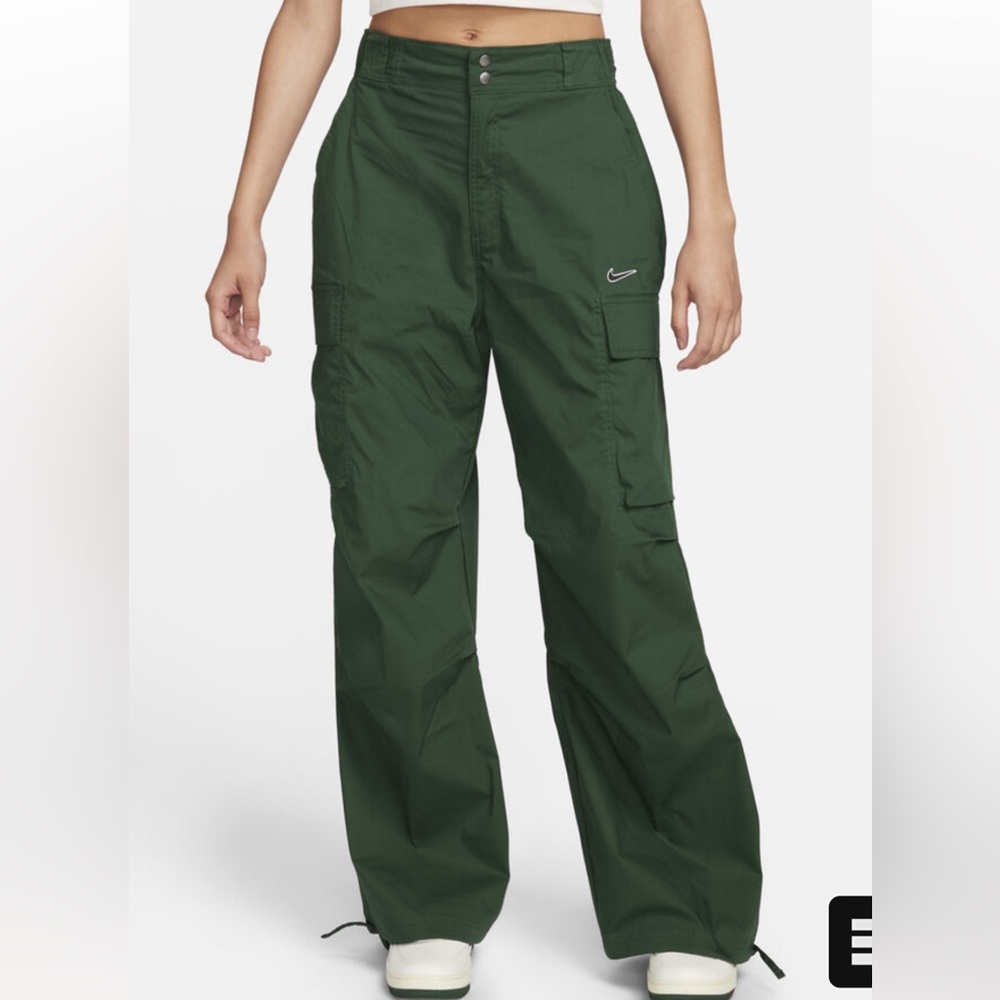 NWT Nike Sportswear Women's High-Waisted Loose Woven Cargo Pants (Fir color)